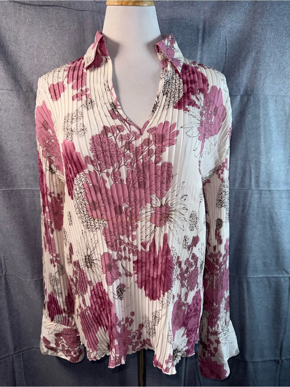 1243-Vintage E.K Designs Pleated Floral V-Neck Blouse in Pink on Cream